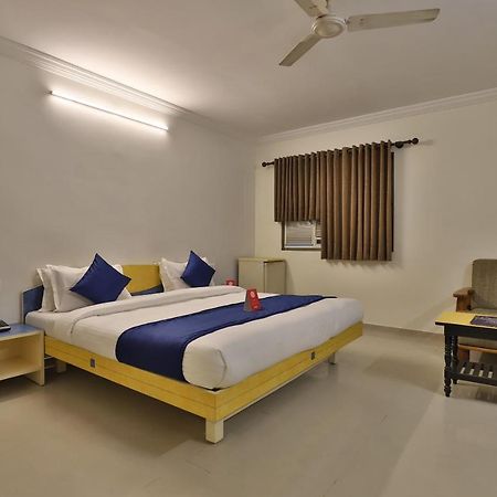 Oyo 10044 Hotel Dudawat Ahmedabad Bagian luar foto