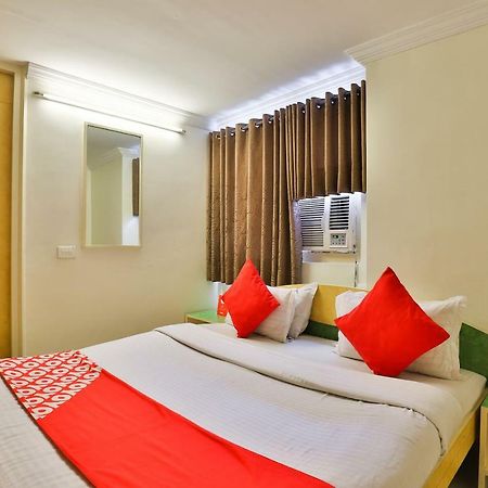 Oyo 10044 Hotel Dudawat Ahmedabad Bagian luar foto