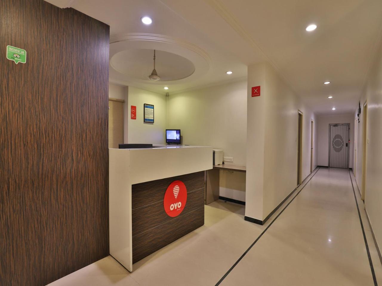 Oyo 10044 Hotel Dudawat Ahmedabad Bagian luar foto