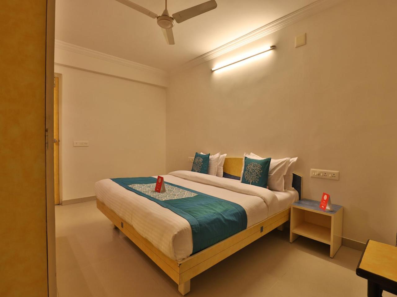 Oyo 10044 Hotel Dudawat Ahmedabad Bagian luar foto