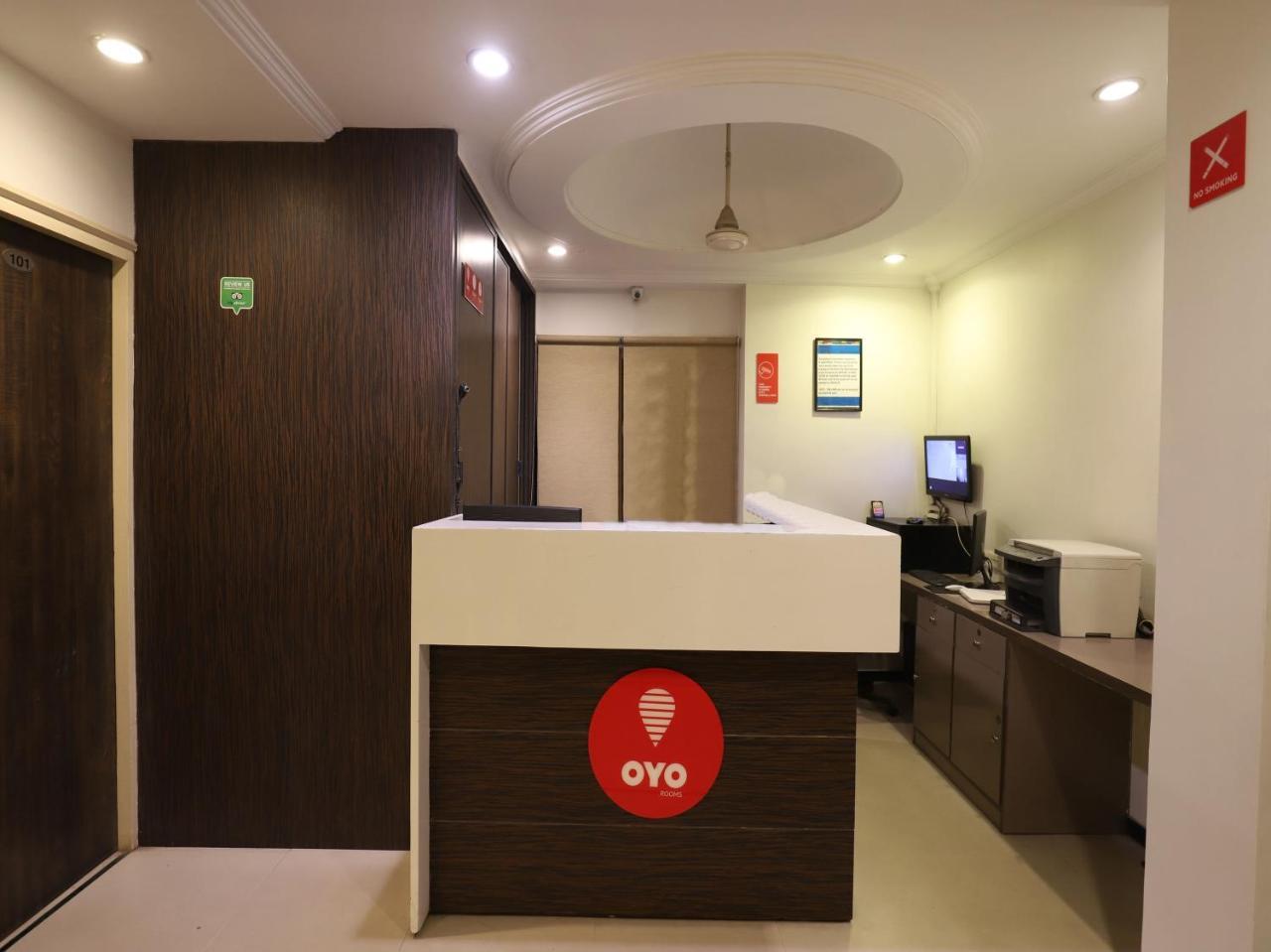 Oyo 10044 Hotel Dudawat Ahmedabad Bagian luar foto