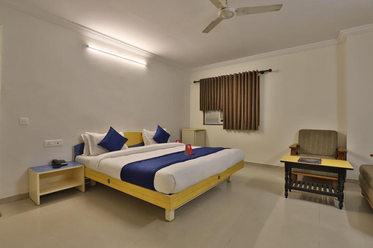 Oyo 10044 Hotel Dudawat Ahmedabad Bagian luar foto