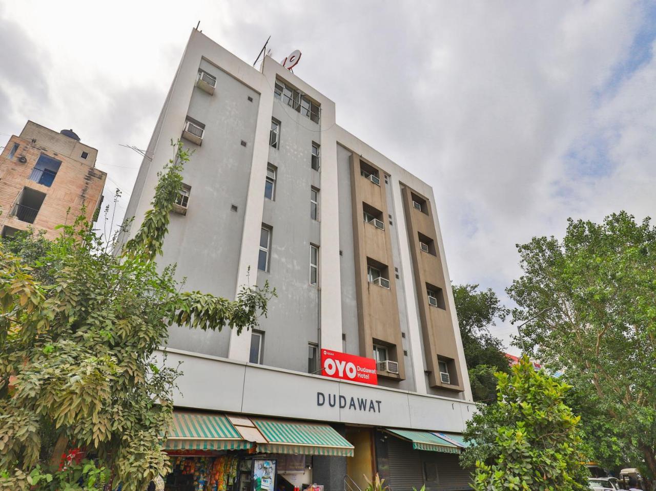 Oyo 10044 Hotel Dudawat Ahmedabad Bagian luar foto