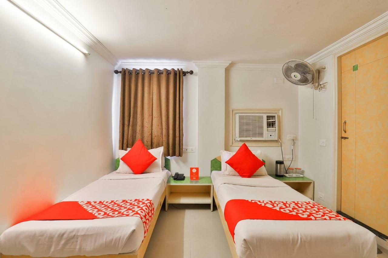 Oyo 10044 Hotel Dudawat Ahmedabad Bagian luar foto