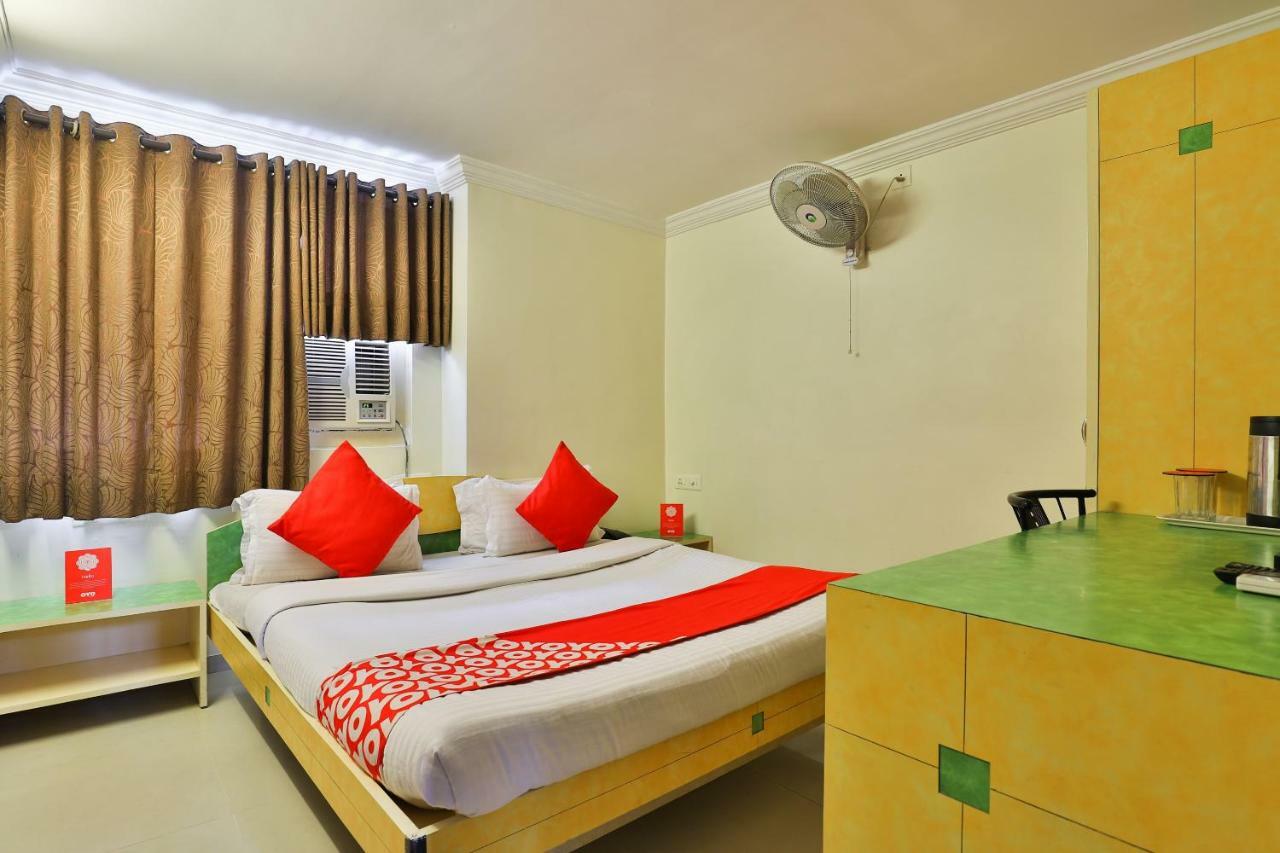 Oyo 10044 Hotel Dudawat Ahmedabad Bagian luar foto