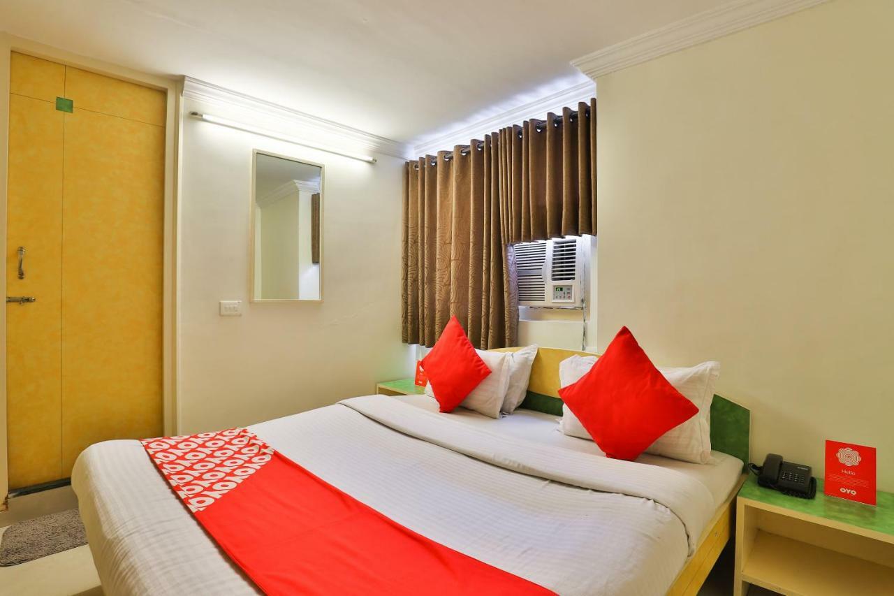 Oyo 10044 Hotel Dudawat Ahmedabad Bagian luar foto