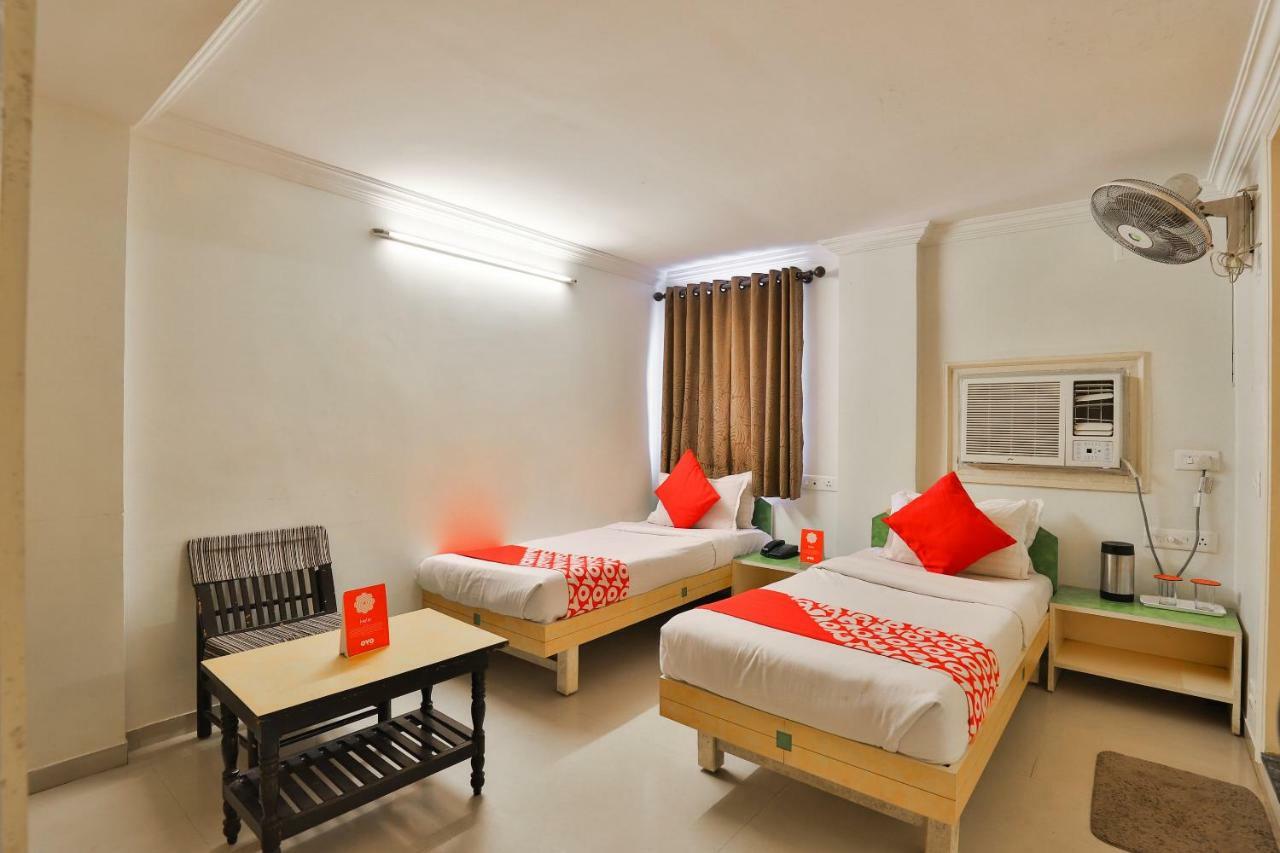 Oyo 10044 Hotel Dudawat Ahmedabad Bagian luar foto